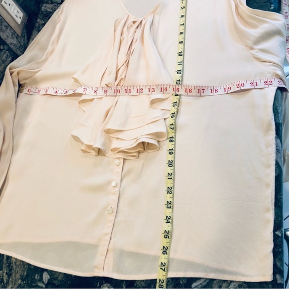 Vintage CLASSIQUES Silk for Nordstrom Wide Front Cuffs Ruffles Top Beige Sz M - Picture 12 of 13